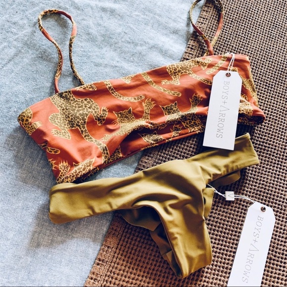 Boys + Arrows Other - NWT BOYS + ARROWS HOOD CAT HEZEUS BIKINI TOP sz M